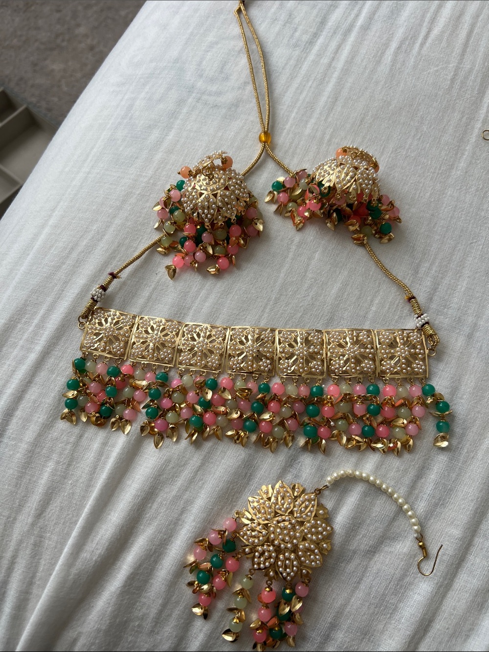 Indian necklace set gold pearls beads tikka